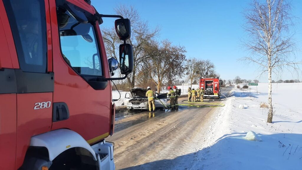 Pożar samochodu osobowego w Majdanach w gminie Miłomłyn