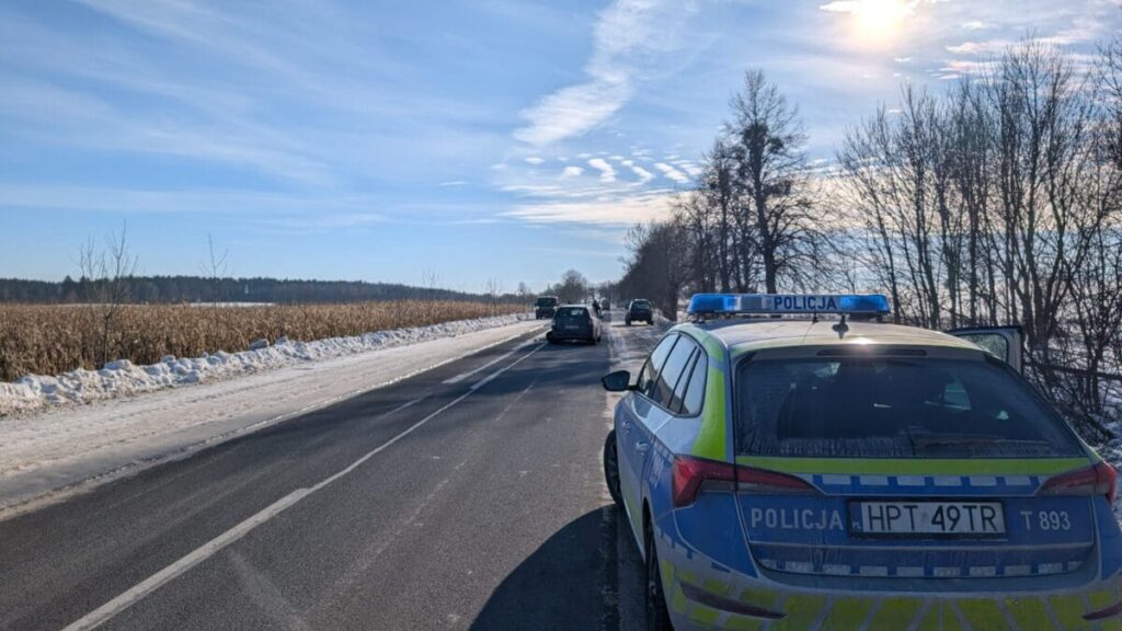 To Byłaby Kolizja, Jakich Są Tysiące Na Polskich Drogach. Kolizja W Szyldaku Zasługuje Na Artykuł. Wczoraj (02.02) Drogówka Interweniowała W Gminie Ostróda. Doszło Tam Zdarzenia Drogowego. Zderzyły Się Dwie Osobówki. Za Kierownicą Jednej Z Nich Siedział 15-Latek!