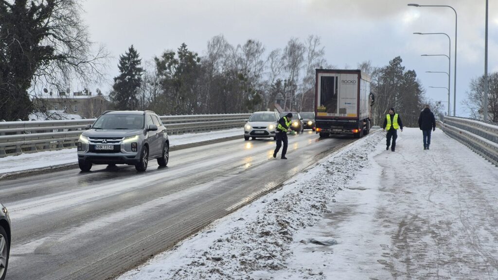 Gołoledź obnażyła problem w ostródzkim ratuszu. Czas na wnioski 4 Gołoledź Obnażyła Decyzyjność W Ostródzie. Burmistrz Przeprasza