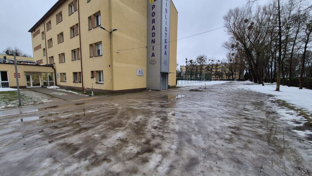 Sukces radego Kołodziejskiego. Starosta buduje parking przy Poradni w Ostródzie 2 Sukces Radego Kołodziejskiego. Starosta Buduje Parking Przy Poradni W Ostródzie