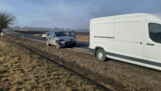 Wypadek na krajowej 15. Zderzyły się dwa pojazdy