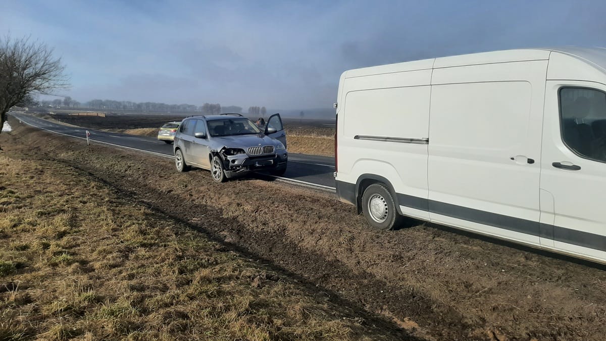 Wypadek Na Krajowej 15. Zderzyły Się Dwa Pojazdy
