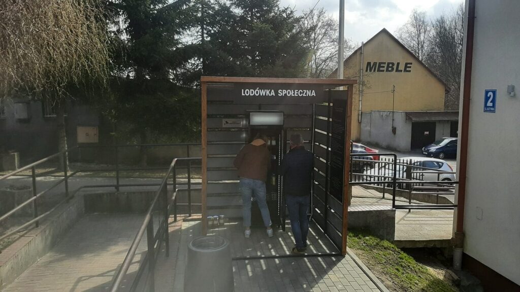 Lodówka Społeczna W Ostródzie Już Działa. Możemy Dawać I Brać!
