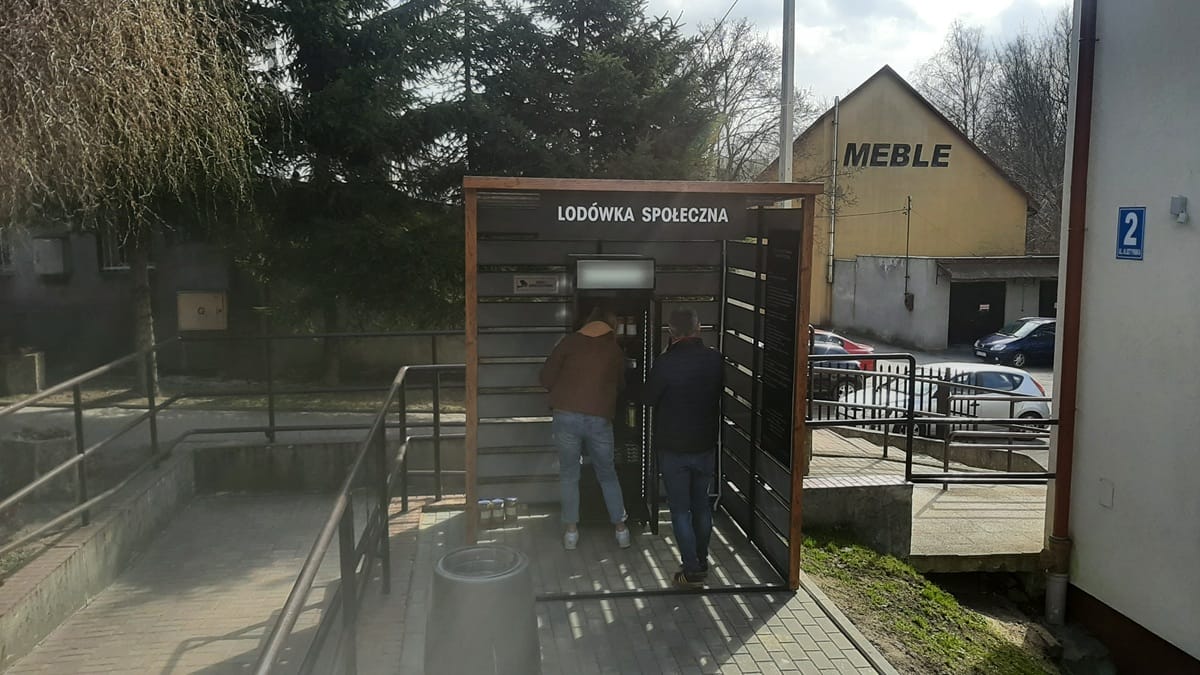 Lodówka Społeczna W Ostródzie Już Działa. Możemy Dawać I Brać!