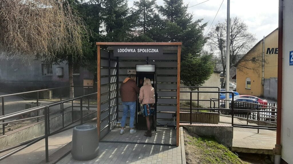 Lodówka Społeczna W Ostródzie Już Działa. Możemy Dawać I Brać!