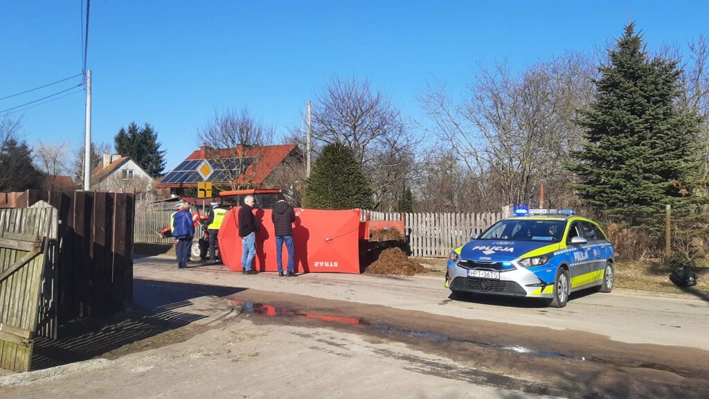 Tragedia w Ostrowinie. Nie żyje mężczyzna przygnieciony przez maszynę rolniczą! 4 Tragedia W Ostrowinie. Nie Żyje Mężczyzna Przygnieciony Przez Maszynę Rolniczą!