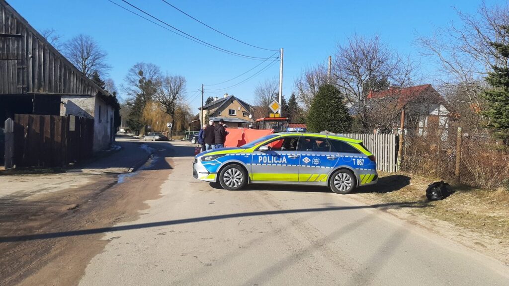 Tragedia w Ostrowinie. Nie żyje mężczyzna przygnieciony przez maszynę rolniczą! 3 Tragedia W Ostrowinie. Nie Żyje Mężczyzna Przygnieciony Przez Maszynę Rolniczą!