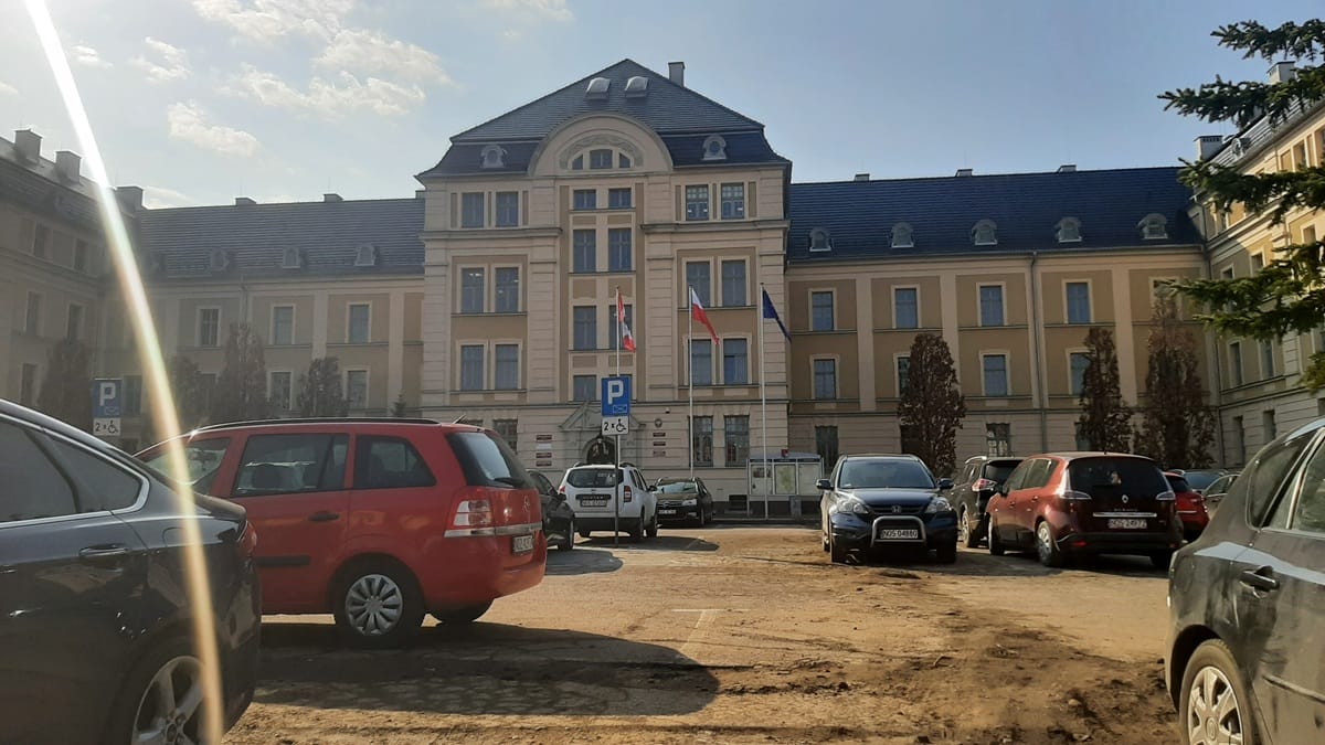 Wstrzymany remont parkingu przed starostwem? Wyjaśniamy! 1 Wstrzymany Remont Parkingu Przed Starostwem? Wyjaśniamy!