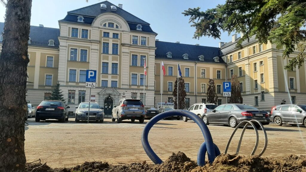 Wstrzymany remont parkingu przed starostwem? Wyjaśniamy! 2 Wstrzymany Remont Parkingu Przed Starostwem? Wyjaśniamy!