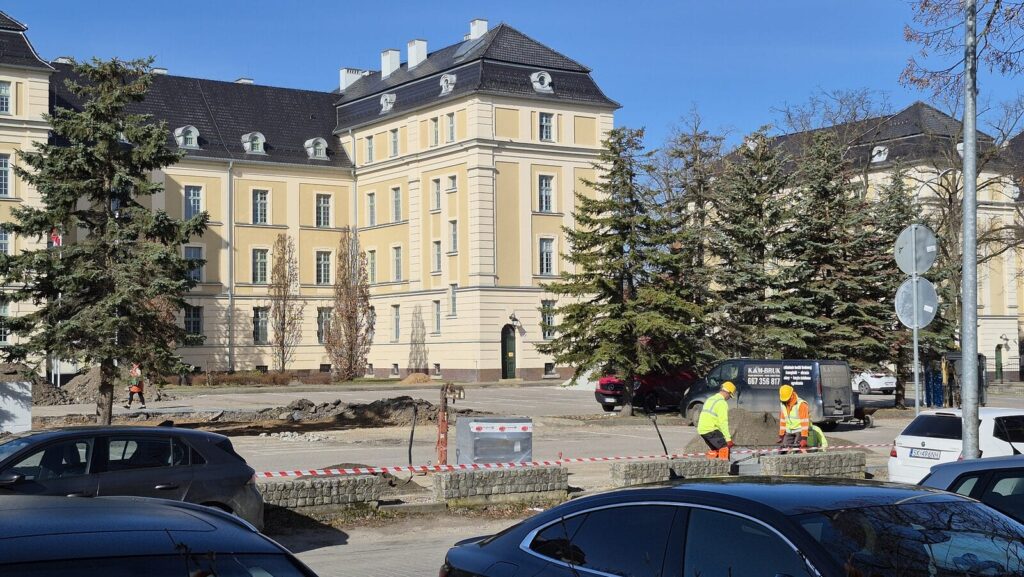 Starosta odwołuje imprezę. Ruszył remont parkingu 2 Starosta Odwołuje Imprezę. Ruszył Remont Parkingu