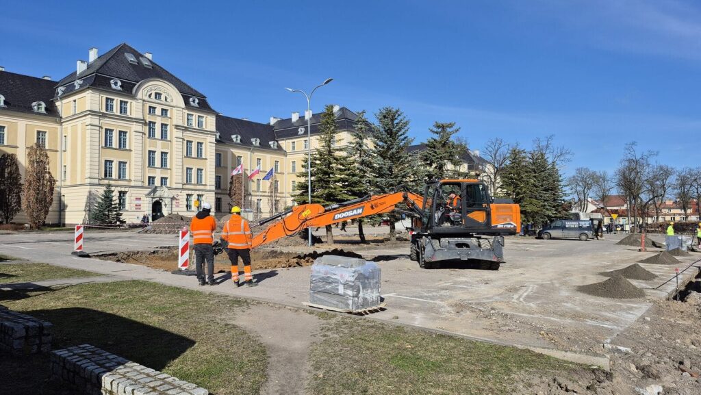 Starosta odwołuje imprezę. Ruszył remont parkingu 5 Starosta Odwołuje Imprezę. Ruszył Remont Parkingu