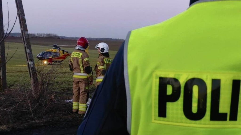 Samochód przygniótł mężczyznę w Grudzie w gminie Ostróda. Lądował śmigłowiec 2 Samochód Przygniótł Mężczyznę W Grudzie W Gminie Ostróda. Lądował Śmigłowiec