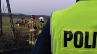 Samochód przygniótł mężczyznę w Grudzie w gminie Ostróda. Lądował śmigłowiec