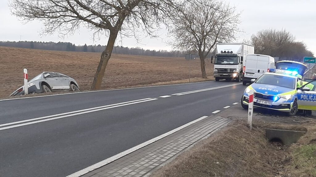 Zdarzenie drogowe w Lipowie na DK15. Obywatelskie zatrzymanie