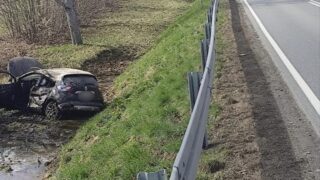 Samochód w rowie. Zdarzenie na trasie Morąg-Małdyty