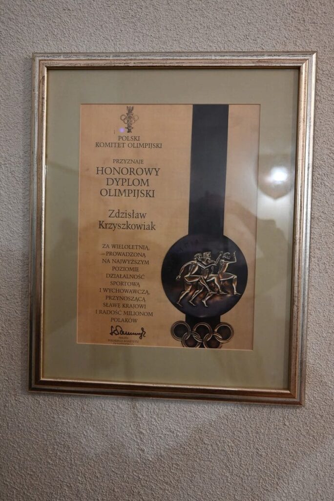 Izba Pamięci Zdzisława Krzyszkowiaka Zlikwidowana — Pamiątki Wylądowały W Kartonie!