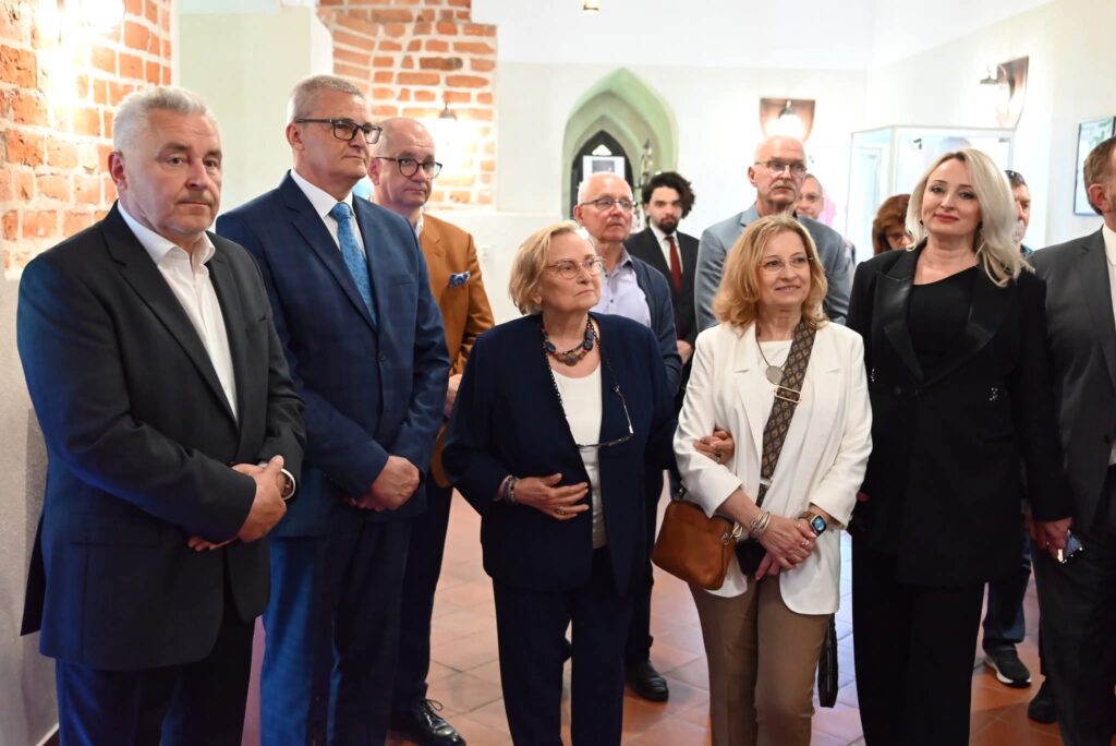Izba Pamięci Zdzisława Krzyszkowiaka Zlikwidowana — Pamiątki Wylądowały W Kartonie!