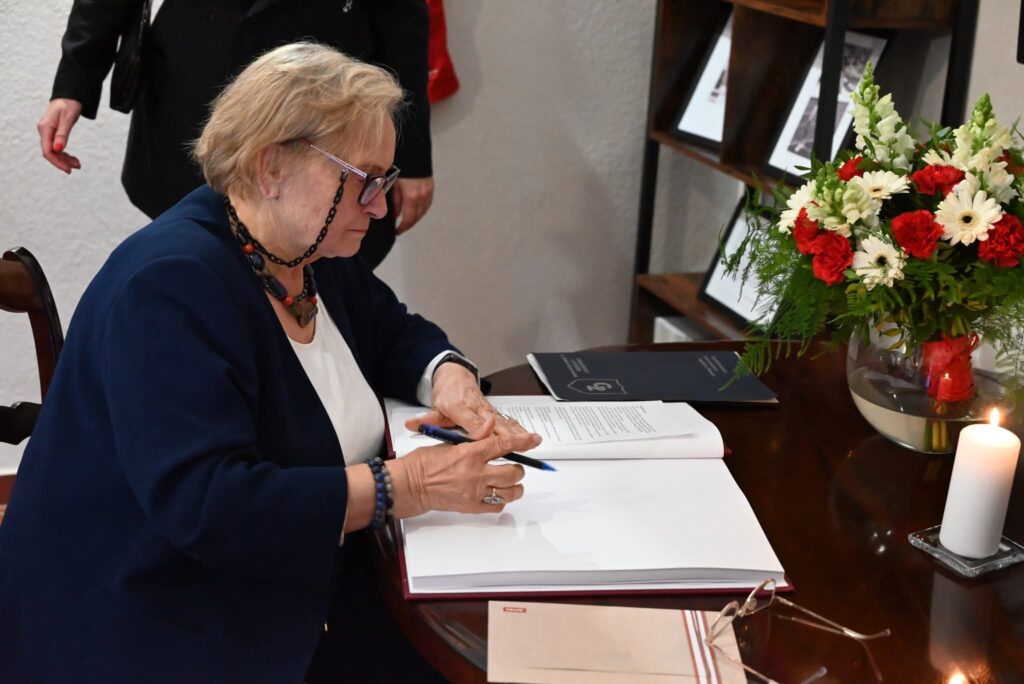 Izba Pamięci Zdzisława Krzyszkowiaka Zlikwidowana — Pamiątki Wylądowały W Kartonie!