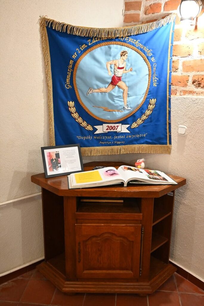 Izba Pamięci Zdzisława Krzyszkowiaka Zlikwidowana — Pamiątki Wylądowały W Kartonie!