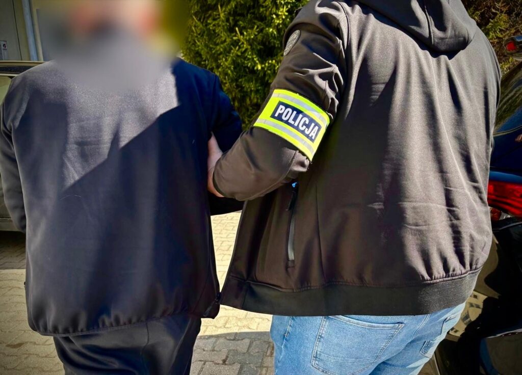 Oszukiwali metodą na prokuratora — policja zatrzymała odbieraka 2 Oszukiwali Metodą Na Prokuratora — Policja Zatrzymała Odbieraka