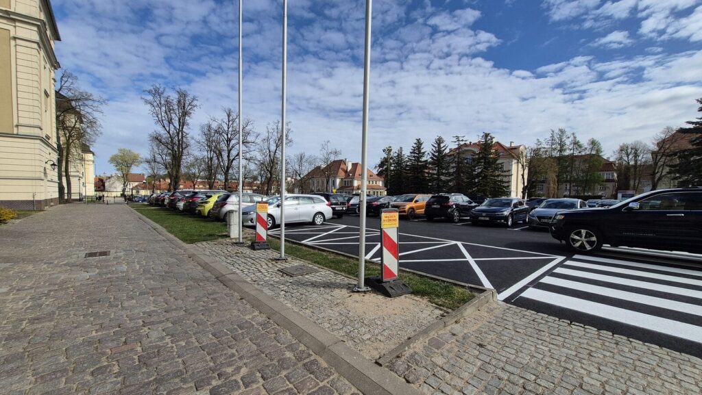 Zakończył się remont parkingu przed Starostwem Powiatowym w Ostródzie 6 Zakończył Się Remont Parkingu Przed Starostwem Powiatowym W Ostródzie
