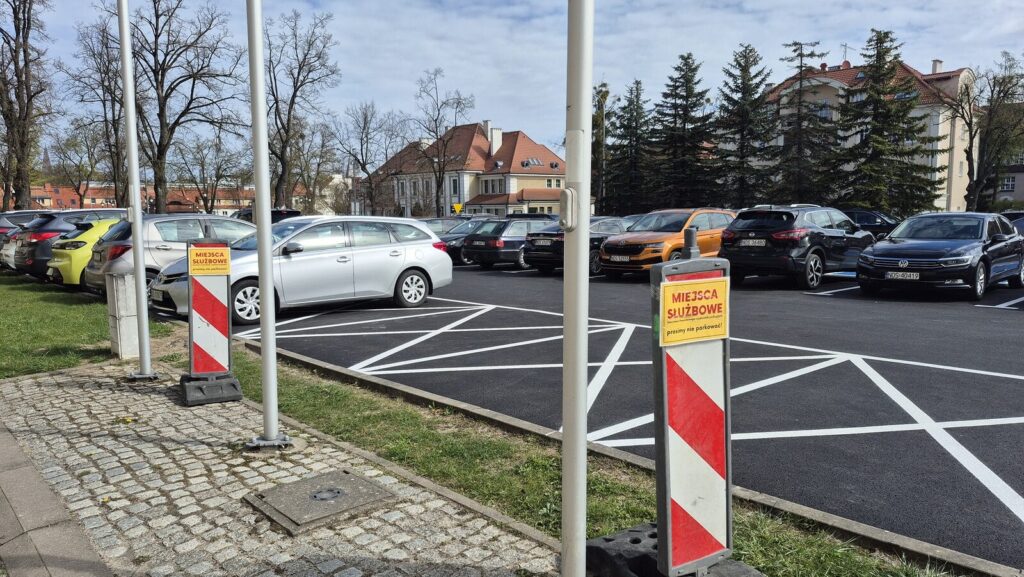 Zakończył się remont parkingu przed Starostwem Powiatowym w Ostródzie 7 Zakończył Się Remont Parkingu Przed Starostwem Powiatowym W Ostródzie