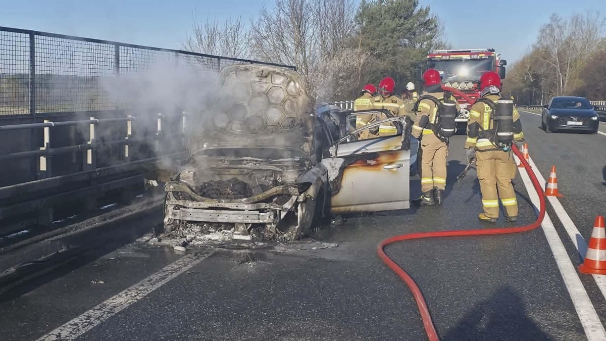 Pożar Samochodu Na Krajowej 16 W Starych Jabłonkach