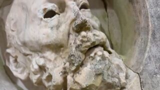 Głowa ogrodnika odnaleziona! Rzeźbę skradziono 25 lat temu