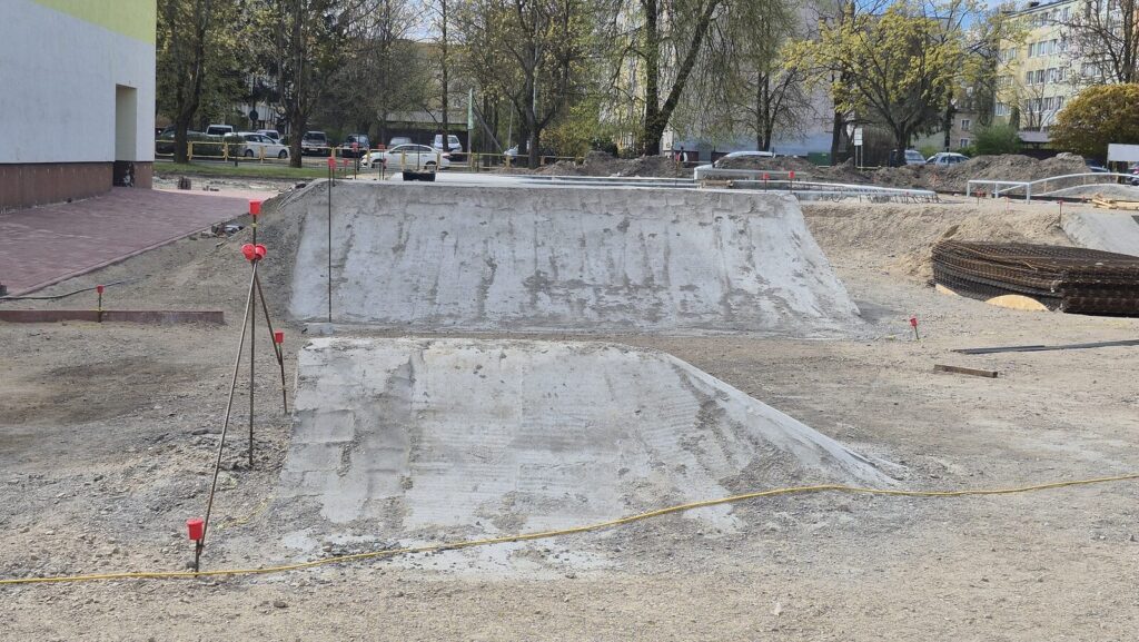 Skate park w Ostródzie będzie z opóźnieniem — ruszyło lanie betonu 5 Skate Park W Ostródzie Będzie Z Opóźnieniem - Ruszyło Lanie Betonu