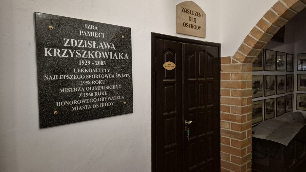 Izba Pamięci Zdzisława Krzyszkowiaka Zlikwidowana — Pamiątki Wylądowały W Kartonie! 