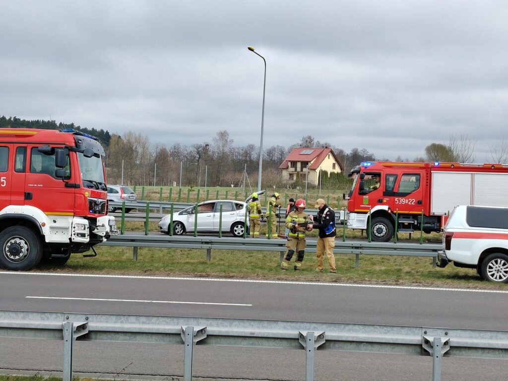 Zdarzenie drogowe na S7 w Rychnowie — dachował samochód osobowy! 6 Zdarzenie Drogowe Na S7 W Rychnowie