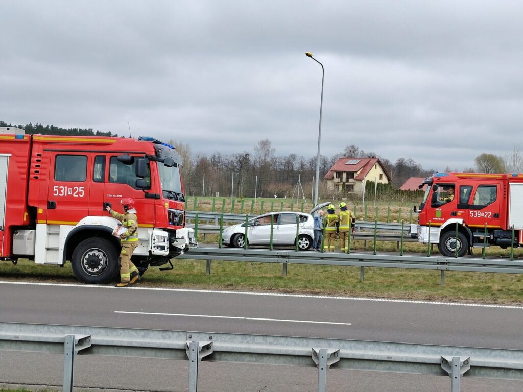Zdarzenie drogowe na S7 w Rychnowie — dachował samochód osobowy! 5 Zdarzenie Drogowe Na S7 W Rychnowie