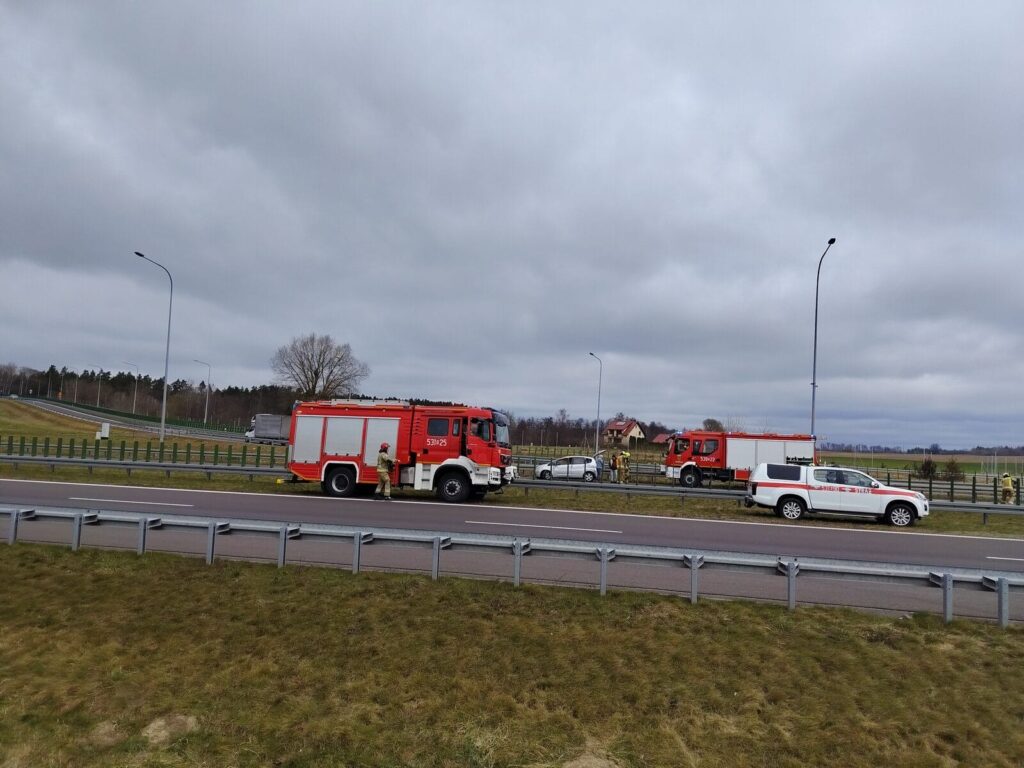 Zdarzenie drogowe na S7 w Rychnowie — dachował samochód osobowy! 4 Zdarzenie Drogowe Na S7 W Rychnowie