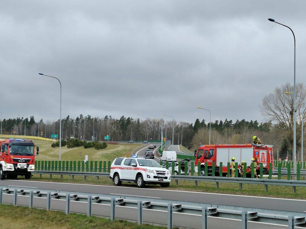 Zdarzenie drogowe na S7 w Rychnowie — dachował samochód osobowy! 2 Zdarzenie Drogowe Na S7 W Rychnowie