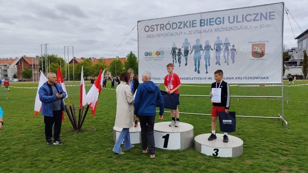 Ostródzkie biegi uliczne — Trójka wygrywa rywalizację szkół 12 Ostródzkie Biegi Uliczne — Trójka Wygrywa Rywalizację Szkół