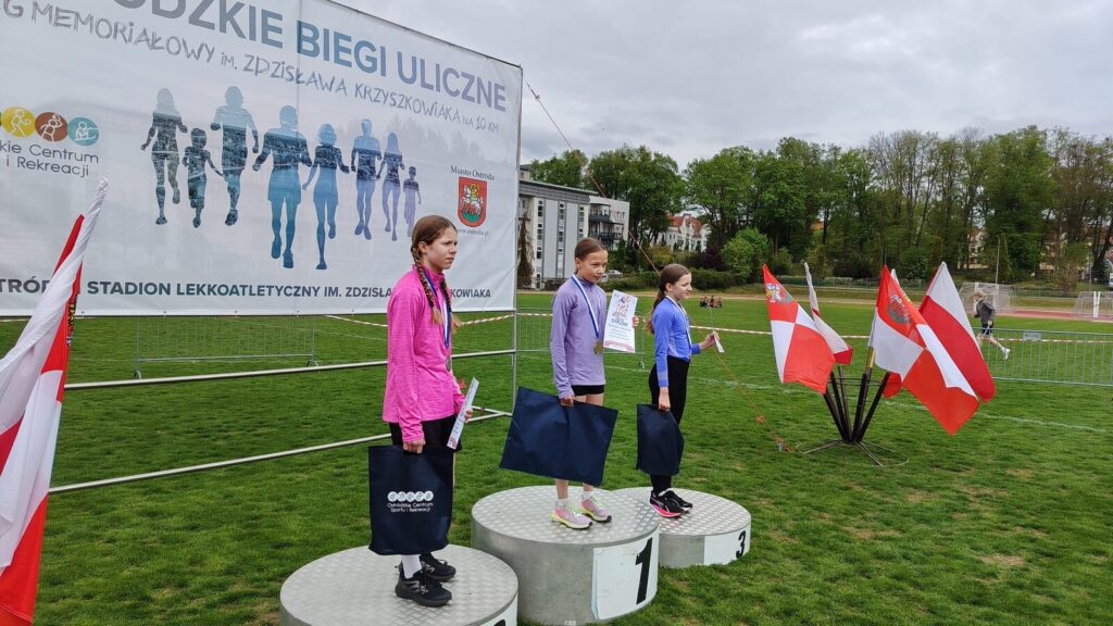 Ostródzkie biegi uliczne — Trójka wygrywa rywalizację szkół 14 Ostródzkie Biegi Uliczne — Trójka Wygrywa Rywalizację Szkół