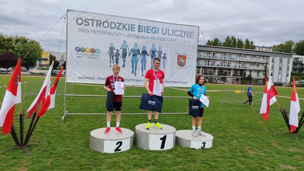 Ostródzkie biegi uliczne — Trójka wygrywa rywalizację szkół 18 Ostródzkie Biegi Uliczne — Trójka Wygrywa Rywalizację Szkół