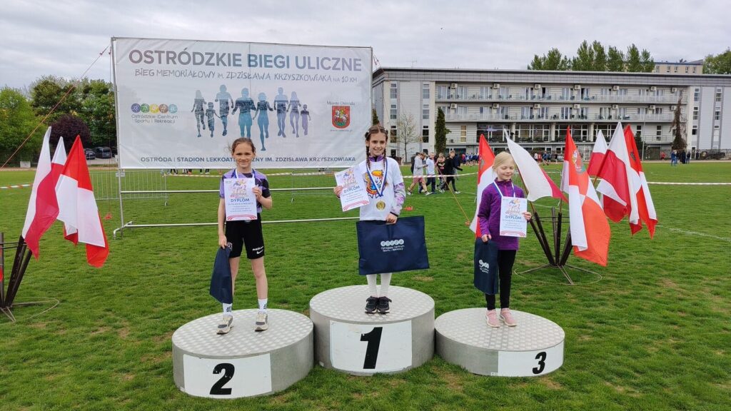 Ostródzkie biegi uliczne — Trójka wygrywa rywalizację szkół 3 Ostródzkie Biegi Uliczne — Trójka Wygrywa Rywalizację Szkół