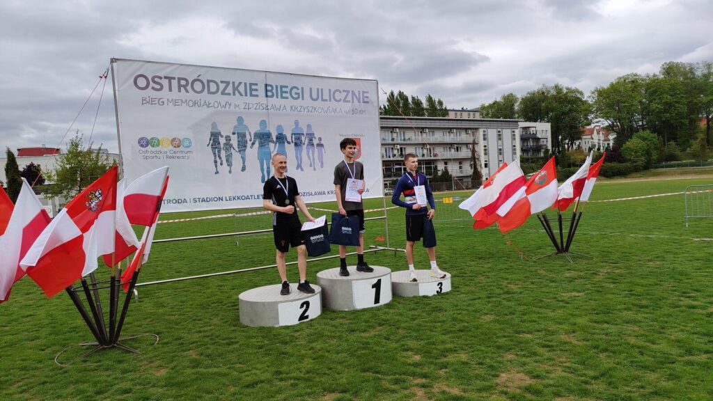 Ostródzkie biegi uliczne — Trójka wygrywa rywalizację szkół 23 Ostródzkie Biegi Uliczne — Trójka Wygrywa Rywalizację Szkół