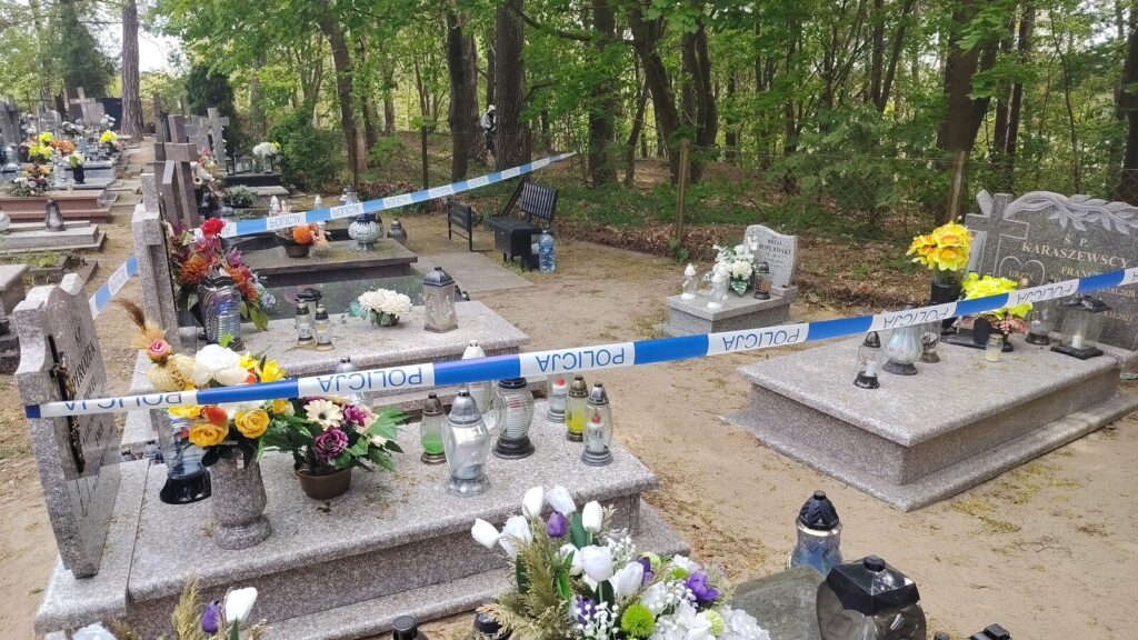 Kradzież na cmentarzu przy ulicy Chrobrego w Ostródzie 6 Kradzież Na Cmentarzu Przy Ulicy Chrobrego W Ostródzie