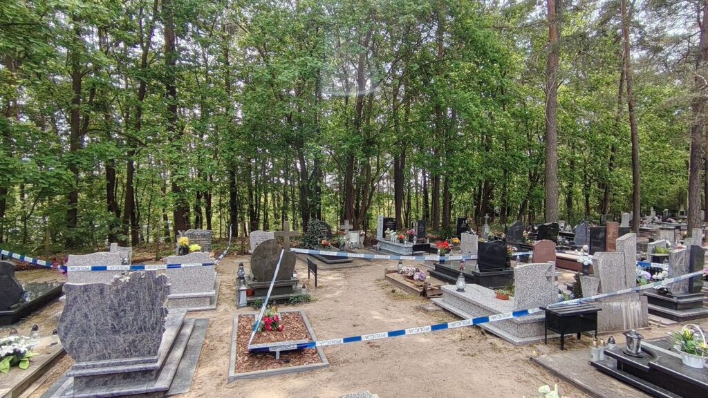 Kradzież na cmentarzu przy ulicy Chrobrego w Ostródzie 7 Kradzież Na Cmentarzu Przy Ulicy Chrobrego W Ostródzie