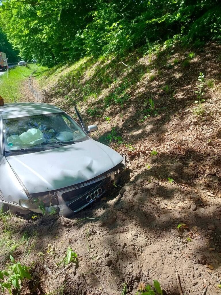 Kolizja W Dobrocinie. Kierowca Przybrał Pobocza!
