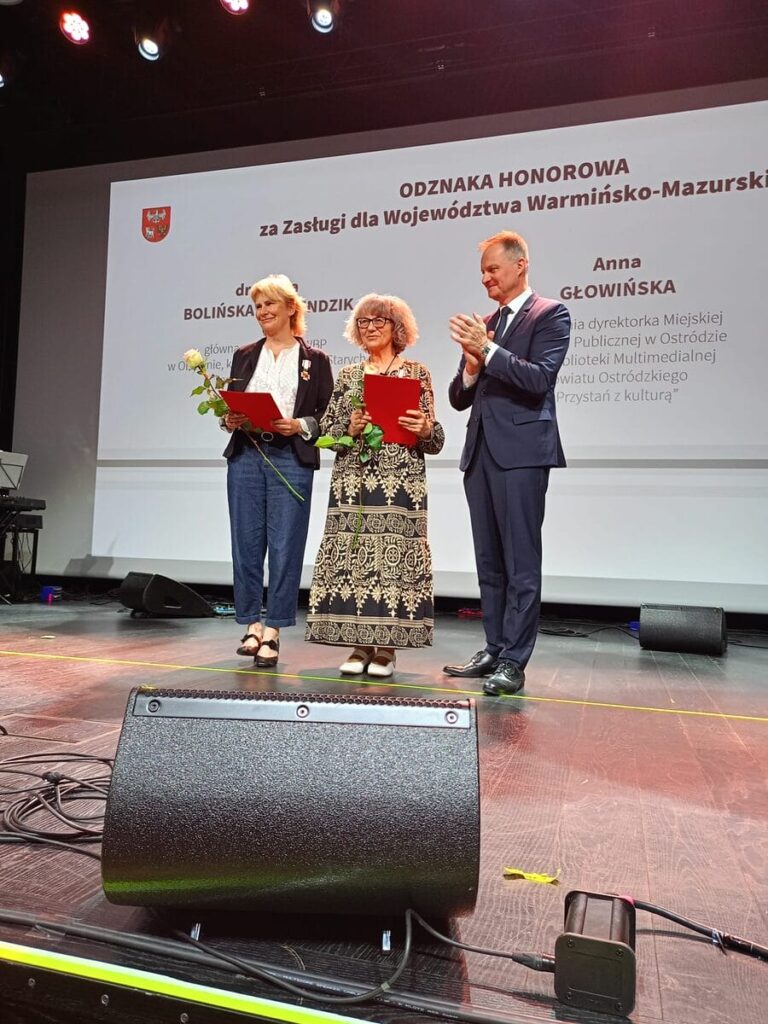 Anna Głowińska Z Odznaką Zasłużony Dla Warmii I Mazur