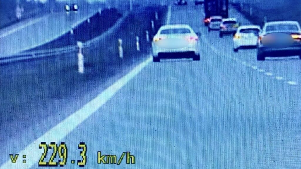 Policjanci Z Ostródy Odnoszą Się Do Sprawy Uchylonego Mandatu Dla Kierowcy Maserati