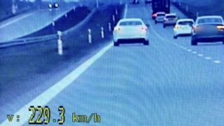 Policjanci z Ostródy odnoszą się do sprawy uchylonego mandatu dla kierowcy Maserati