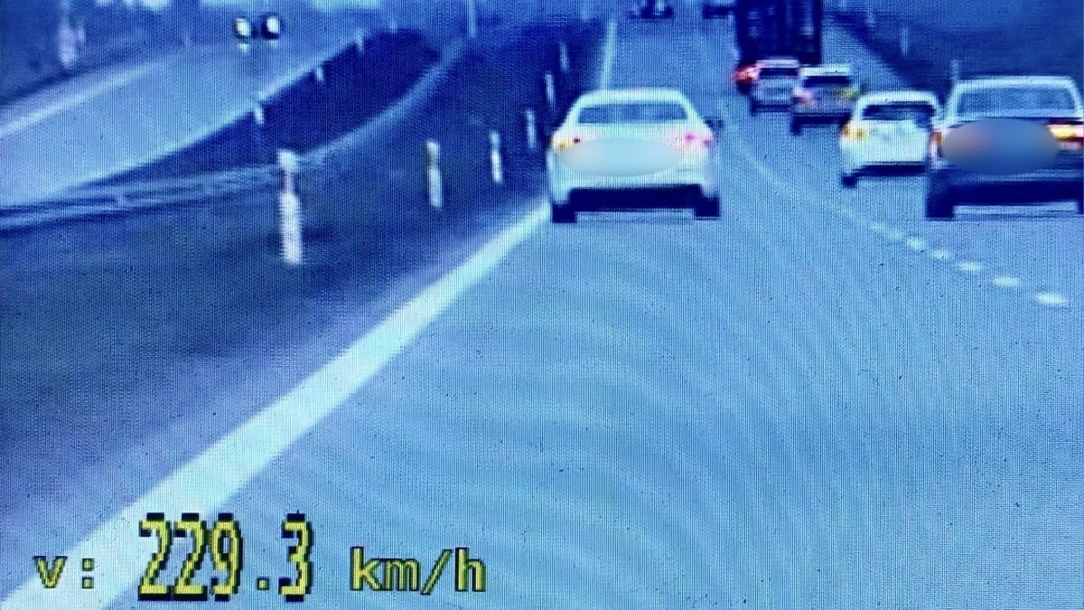Policjanci Z Ostródy Odnoszą Się Do Sprawy Uchylonego Mandatu Dla Kierowcy Maserati