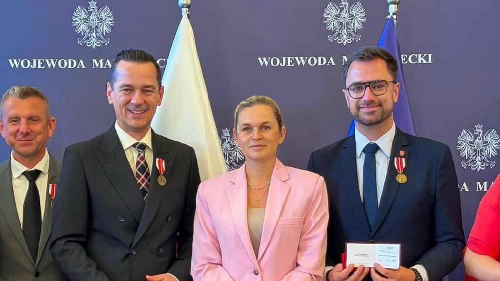 Burmistrz Rafał Dąbrowski odznaczony przez Minister Barbarę Nowacką!