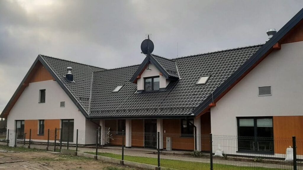 Dom z mieszkaniami wspomaganymi w Miłomłynie już z lokatorami!