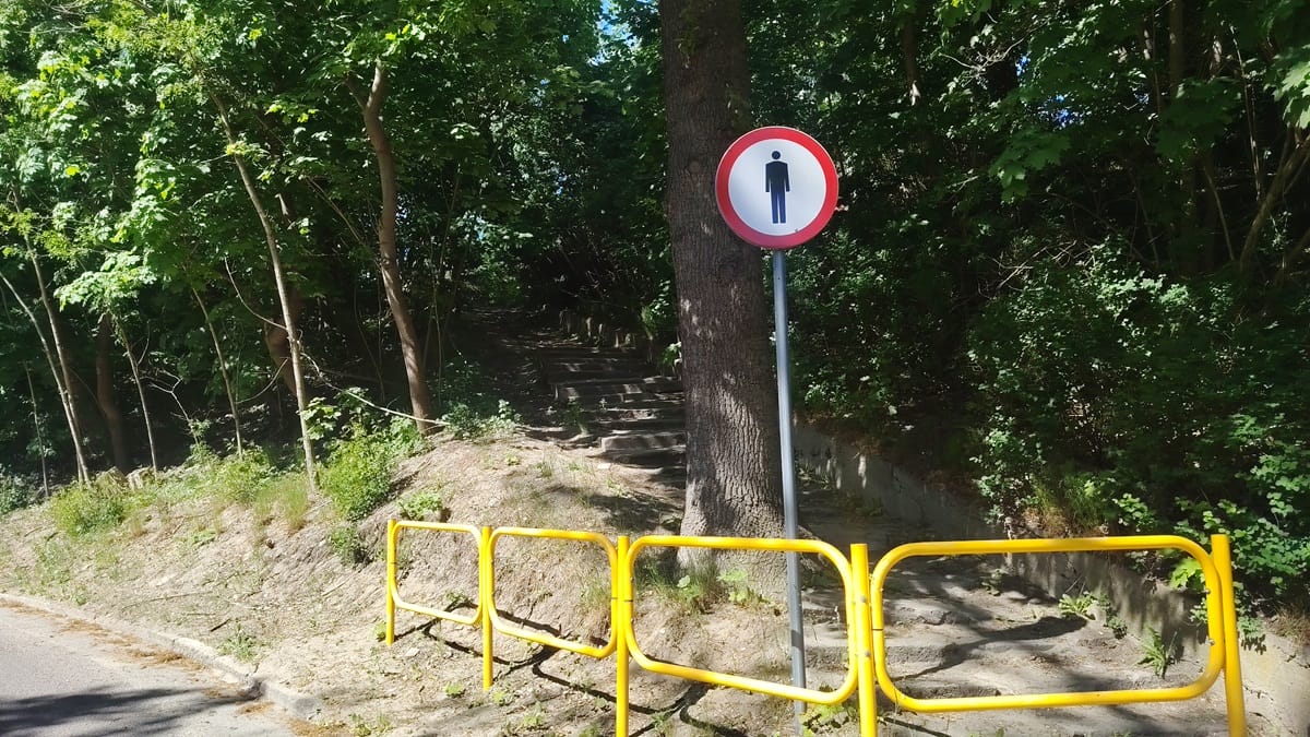 Schody Przy Ulicy Garnizonowej W Ostródzie Coraz Bliżej Remontu. Miasto Przejęło Teren