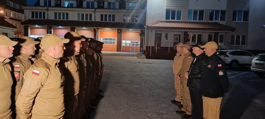 Pożar lasu pod Warszawą. Pomagają strażacy z Warmii i Mazur 2 Pożar Lasu Pod Warszawą. Pomagają Strażacy Z Warmii I Mazur